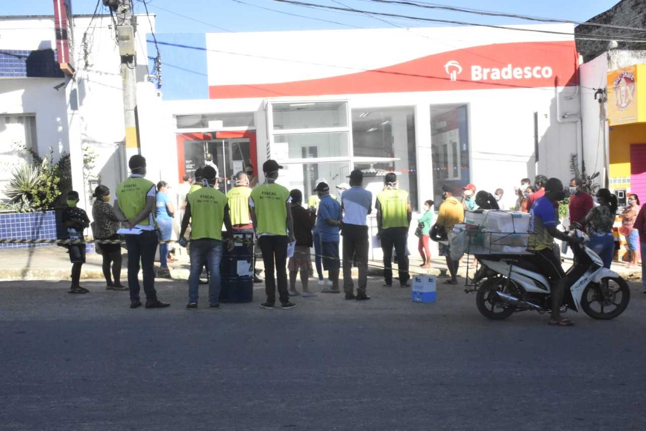 Camacã: Prefeitura contrata equipe para orientar e conter aglomeração no centro da cidade